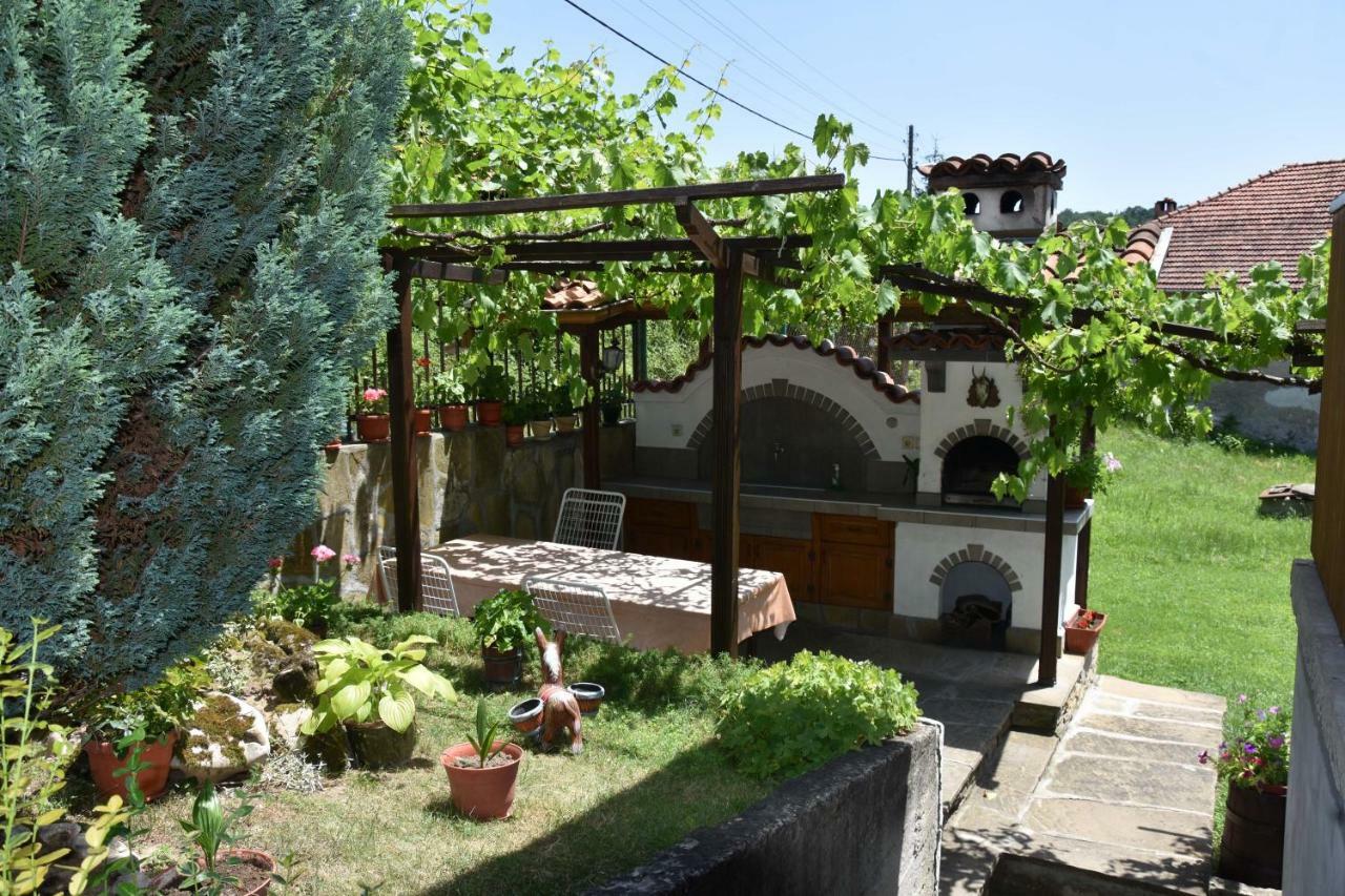 Къща Поколения Tryavna Exterior foto
