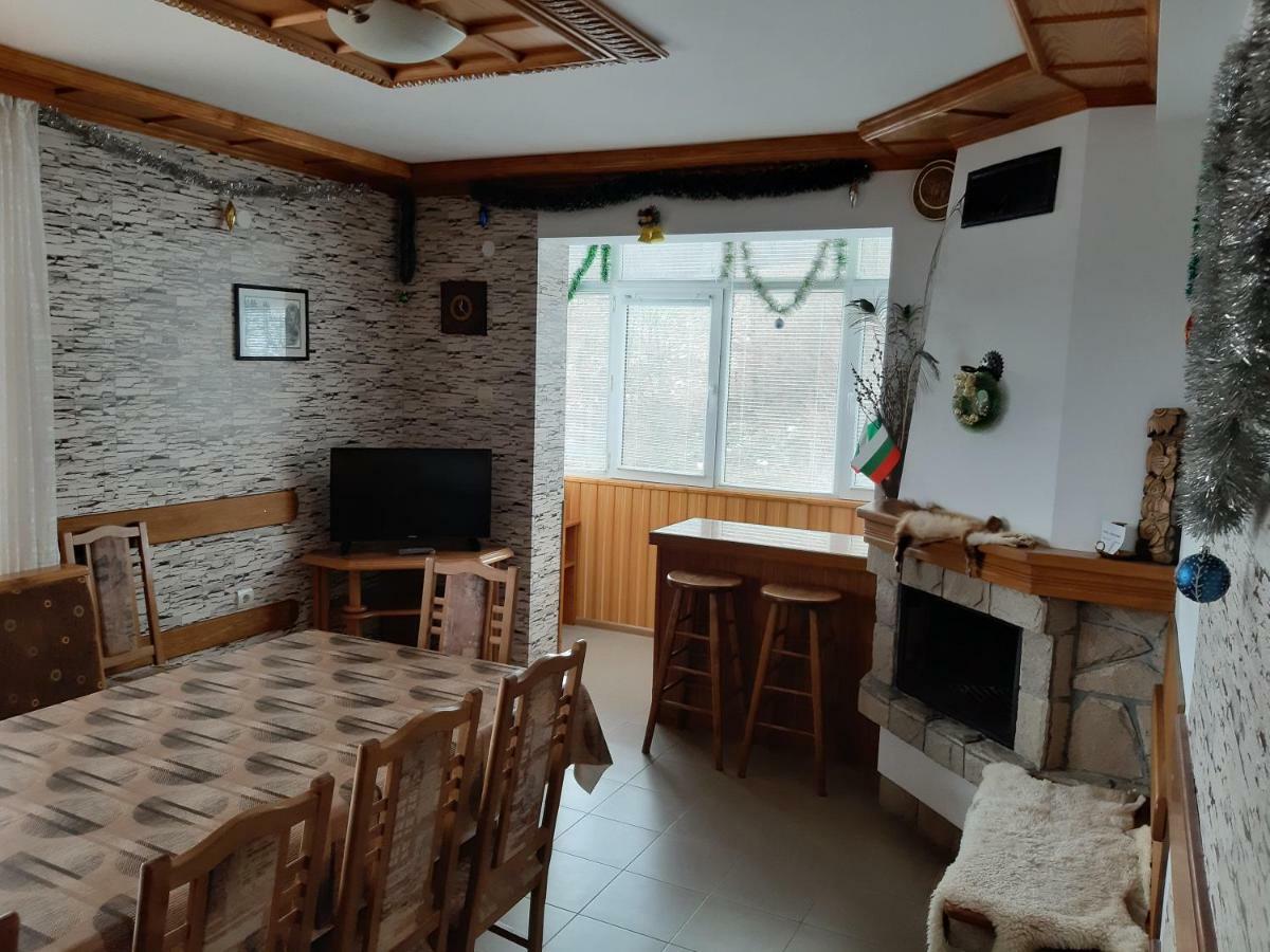 Къща Поколения Tryavna Exterior foto